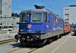 Die 421 383 im München-Zürich Design wartet am 3 Juli 2021 im Bahnhof von St.