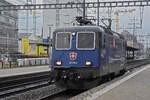 Re 421 379-9 von Dampflok-Depot Full durchfährt am 09.12.2024 solo den Bahnhof Pratteln.