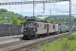 Doppeltraktion, mit den BLS Loks 425 176 und 425 184 durchfahren den Bahnhof Gelterkinden.