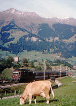 BLS: BLS Re 4/4 174 mit einem IC bei Frutigen im Juni 2000.