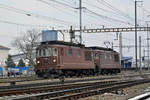 Doppeltraktion, mit den BLS Loks 425 174 und 425 171, durchfahren den Bahnhof Pratteln.