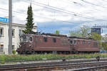 Doppeltraktion, mit den BLS Loks 425 188 und 425 176 durchfährt den Bahnhof Pratteln.