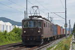 Re 425 172 der BLS fährt Richtung Bahnhof Lausen.