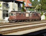 BLS - Loks Re 4/4  194 und Re 4/4  190 abgestellt im Bahnhofsareal in Spiez am 22.09.2019