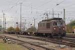 Re 425 188 der BLS durchfährt den badischen Bahnhof.