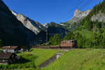 Re 425 194 mit einem Autozug am 11.06.2017 bei Kandersteg.