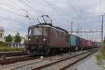 Re 425 172 der BLS durchfährt den Bahnhof Pratteln.