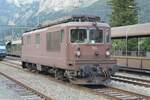 BLS 195 wartet am 07.09.2021 im Bahnhof Kandersteg auf neue Aufgaben.