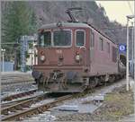 Das Fotografieren der Seite Brig eingereihten BLS Re 4/4 ist immer wieder eine Herausforderung und Standort bei Gleis fünf ergibt danke einem Zaun kaum Gestaltungsmöglichkeiten, sieht mal