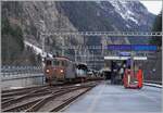 Die BLS Re 4/4 192 verlässt mit ihrem AT1 Autotunnelzug Goppenstein in Richtung Kandersteg.