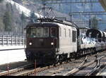 BLS - Re 4/4  179 an der Spitze eines Autozuges durch den Lötschberg beim verlassen des Bahnhof in Goppenstein am 17.02.2024