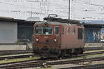 Re 425 184 der BLS steht am 29.02.2024 in der Abstellanlage beim badischen Bahnhof.