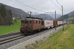 Re 425 184 der BLS fährt am 04.03.2024 Richtung Bahnhof Gelterkinden.