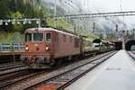 Neben der Re 425 192 war auch die Re 425 194 am 07.05.2024 vor den Autozügen durch den Lötschbergtunnel eingesetzt, hier beginnt sie soeben ihre Fahrt im Bahnhof Goppenstein