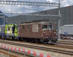 Die Re 4/4 186 der BLS steht am LBT-Erffnungsfest mit einem  Prsentationszug  am 16.6.2007 in Frutigen.