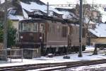 BLS Re 4/4 173 mit Schwesterlok warten am 13.02.2009 in Neuchatel auf neue Aufgaben.