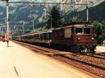 175 Re 4/4 der BLS mit Regionalzug Spiez-Brig auf Bahnhof Kandersteg am 19-07-1995.