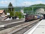 BLS - Re 4/4 186 und Re 4/4 bei der Durchfahrt im Bahnhof Burgdorf am 22.05.2010