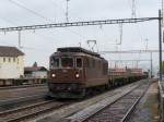 BLS - Re 4/4 162 mit Güterzug bei der durchfahrt in Gwatt am 10.10.2014