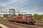 Lokzug aus der Re 425 170  Brig-Glis und der der Re 425 182  Kandergrund  durchfahren Pratteln.Bild Juni 2015