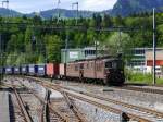 BLS - Re 4/4 174 und Re 4/4 190 vor Güterzug bei der durchfahrt in Gwatt am 14.05.2015