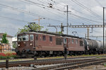 Doppeltraktion, mit den BLS Loks 192 und 171, durchfahren den Bahnhof Pratteln.