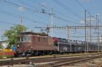 BLS Lok 425 176 durchfährt den Bahnhof Pratteln.