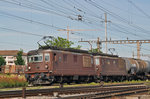 Doppeltraktion, mit den BLS Loks 425 172 und 425 189 durchfahren den Bahnhof Pratteln.