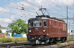 BLS Lok 425 165 durchfährt solo den Bahnhof Pratteln.