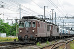 Doppeltraktion, mit den BLS Loks 425 190 und 425 188, durchfahren den Bahnhof Pratteln.