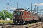 Doppeltraktion, mit den BLS Loks 425 165 und 425 169 durchfahren den Bahnhof Pratteln.