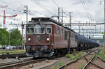 Doppeltraktion, mit den BLS Loks 425 171 und 425 173, durchfahren den Bahnhof Pratteln.