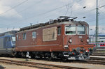 Re 425 186 wartet am Badischen Bahnhof auf den nächsten Einsatz.