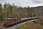 Eine Doppeltraktion bestehend aus der Re 425 175  Gampel  und der Re 425 189  Niedergesteln  fährt in Villnachern mit einem Aluminiumzug den Bözberg hinunter.Bild vom 7.4.2016