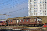 Doppeltraktion, mit den BLS Lok 425 185 und 425 164, durchfahren den Bahnhof Pratteln.