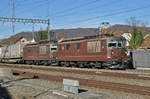 Doppeltraktion, mit den BLS Loks 425 188 und 425 185, durchfahren den Bahnhof Sissach.