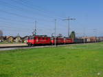 Crossrail - Lok 430 115 an der Spitze mit Güterzug unterwegs bei Lyssach am 25.03.2017