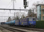 WRS Widmer Rail Services AG  Kesselwagenzug bei einem Zwischenhalt in Grenchen-Süd auf der Fahrt nach Cornaux am 28.