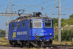 Re 430 115-6 der WRS durchfährt solo den Bahnhof Pratteln.