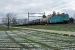 WIDMER RAIL SERVICES AG/WRS.
Wieder einmal ein Kesselwagenzug mit der Re 430 114. Entstanden ist die sehr seltene Aufnahme bei Niederbipp am 2. Dezember 2020.
Foto: Walter Ruetsch