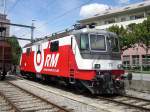 Berner Oberland 2007 - Auf ihren nchsten Einsatz wartet am 12.07.2007 die 436 111-9 des Regionalverkehr Mittelland im Bahnhof von Spiez.