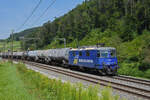 Re 430 112-3 der WRS fährt Richtung Bahnhof Tecknau.