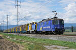 Widmer Rail Services AG (WRS).
Stattlicher Holzzug Nyon-Rothrist-Menznau mit der Re 430 115 und einer nicht erkennbaren Am 4/4 bei Kerzers am 31. August 2021.
Foto: Walter Ruetsch