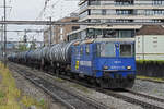 Re 430 112-3 der WRS durchfährt am 29.08.2023 den Bahnhof Pratteln.