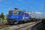 Re 430 111-5 der WRS durchfährt am 01.09.2023 den Bahnhof Pratteln.