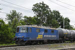 Re 430 112-3 der WRS fährt am 20.06.2024 Richtung Bahnhof Kaiseraugst.