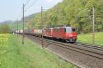 Re 436 112-7 und Re 436 113-5 fahren am 21.4.09 Richtung Tecknau.