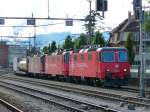 Crossrail - Lok 436 112-7 mit 436 111-9 und 436 114 bei der einfahrt eines Gterzuges in Thun am 10.09.2010