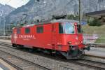 Die Re 436 112-7 leistete bei einem Güterzug Schiebedienst die Lötschbergnordrampe hinauf.