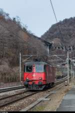 Crossrail Re 436 111 ist am 20. Februar 2016 in der Biaschina unterwegs in Richtung IW Bellinzona. Crossrail fährt eigentlich seit Inbetriebnahme ETCS auf den Zulaufstrecken nicht mehr am Gotthard und wird erst mit Inbetriebnahme des Basistunnels wieder dahin zurückkehren.